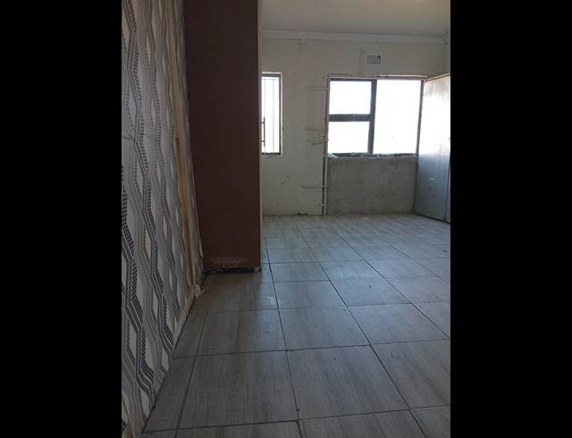 3 BEDROOM FREEHOLD FOR SALE IN CLAIREWOOD